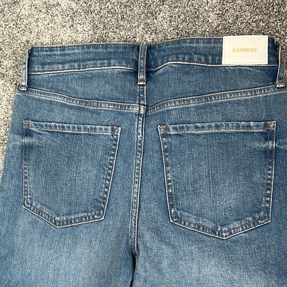 Express - Picture 9 of 11